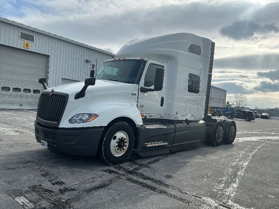 Sleeper Tractor-Heavy Duty Tractors-International-2023-LT625-Harrisburg-PA-736,386\n\t\tmiles-$ 34,000 - Image 3