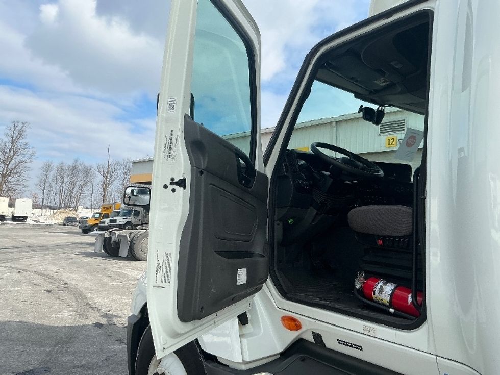 Sleeper Tractor-Heavy Duty Tractors-International-2023-LT625-Harrisburg-PA-736,386\n\t\tmiles-$ 34,000 - Image 9