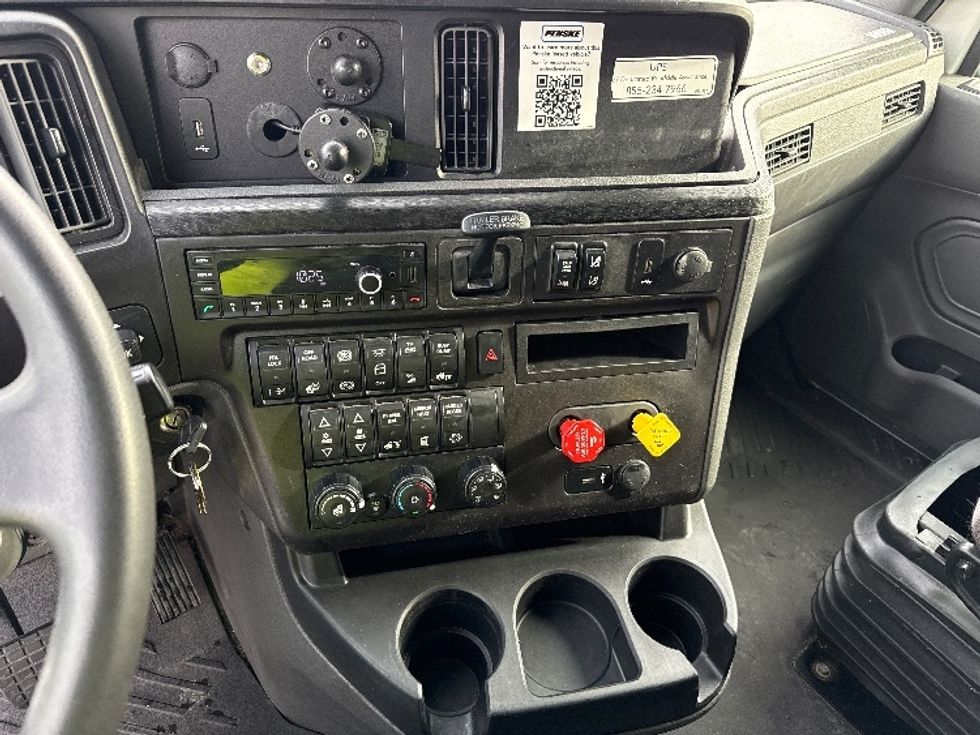 Sleeper Tractor-Heavy Duty Tractors-International-2023-LT625-Harrisburg-PA-784,533\n\t\tmiles-$ 34,000 - Image 12