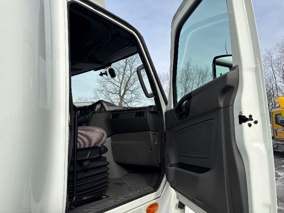 Sleeper Tractor-Heavy Duty Tractors-International-2023-LT625-Harrisburg-PA-784,533\n\t\tmiles-$ 34,000 - Image 13