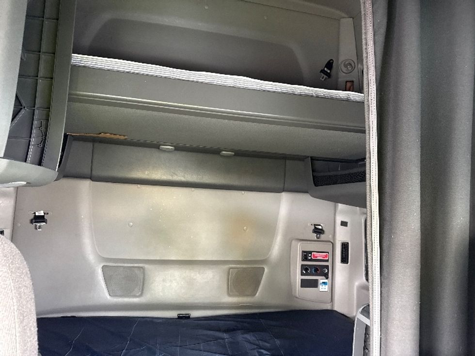 Sleeper Tractor-Heavy Duty Tractors-International-2023-LT625-Harrisburg-PA-784,533\n\t\tmiles-$ 34,000 - Image 16