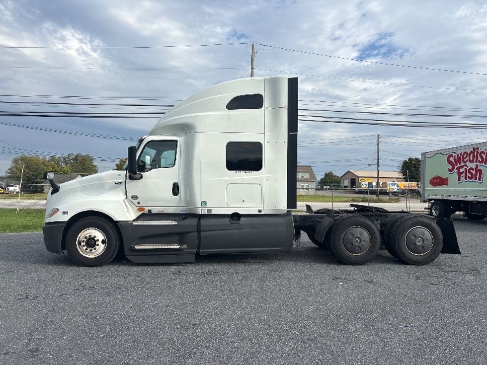 Sleeper Tractor-Heavy Duty Tractors-International-2023-LT625-Harrisburg-PA-786,502\n\t\tmiles-$ 38,500 - Image 4
