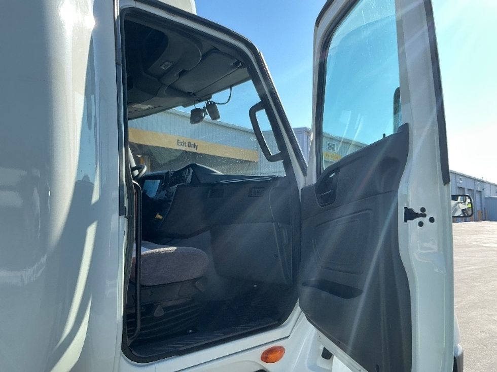 Sleeper Tractor-Heavy Duty Tractors-International-2023-LT625-Harrisburg-PA-799,667\n\t\tmiles-$ 34,000 - Image 13