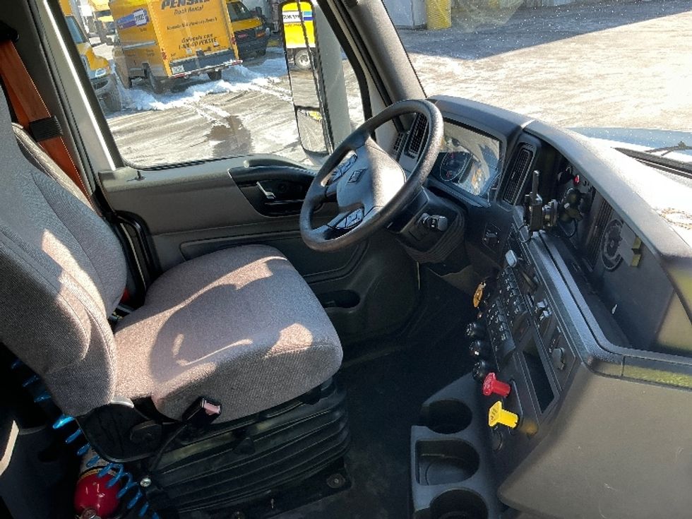 Sleeper Tractor-Heavy Duty Tractors-International-2023-LT625-Harrisburg-PA-799,667\n\t\tmiles-$ 34,000 - Image 15