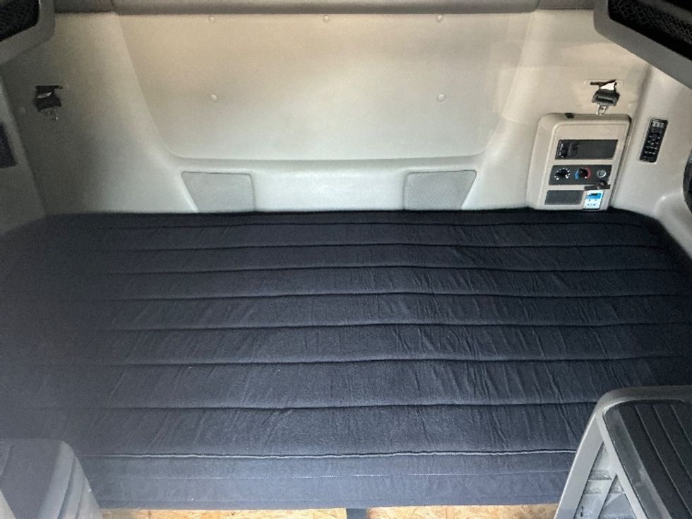 Sleeper Tractor-Heavy Duty Tractors-International-2023-LT625-Harrisburg-PA-799,667\n\t\tmiles-$ 34,000 - Image 17