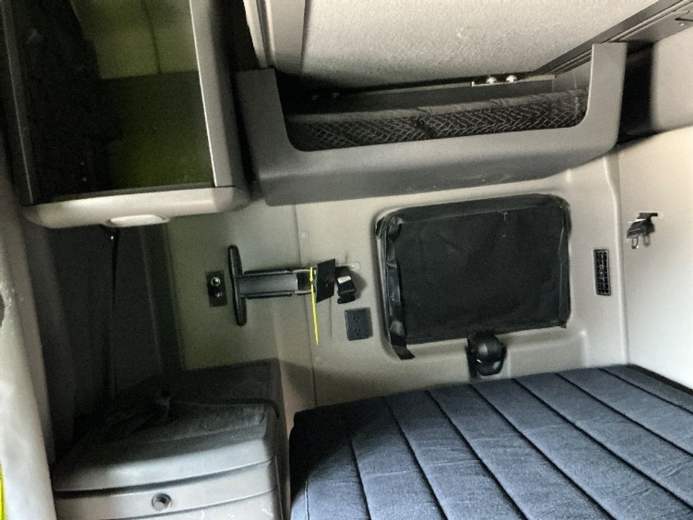 Sleeper Tractor-Heavy Duty Tractors-International-2023-LT625-Harrisburg-PA-799,667\n\t\tmiles-$ 34,000 - Image 19