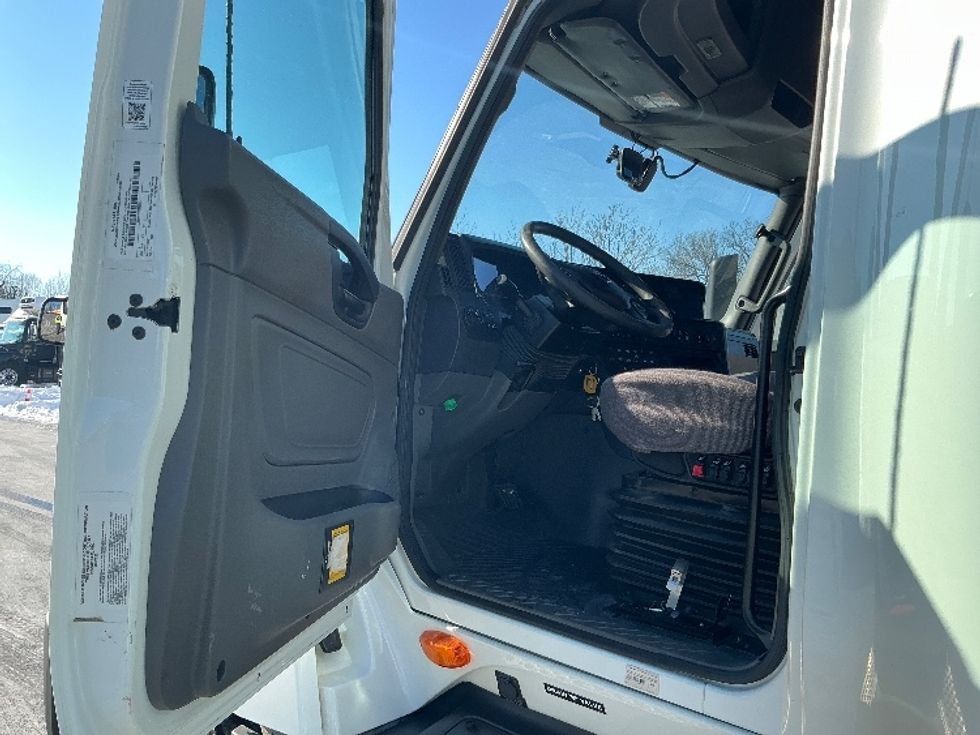 Sleeper Tractor-Heavy Duty Tractors-International-2023-LT625-Harrisburg-PA-799,667\n\t\tmiles-$ 34,000 - Image 9