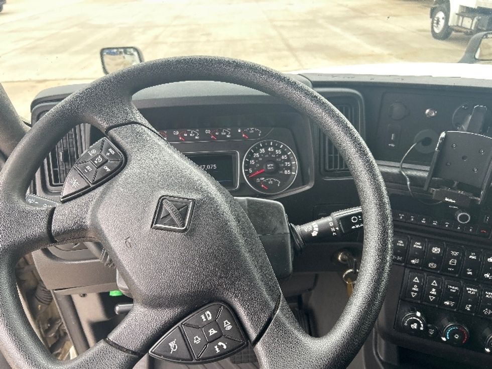 Sleeper Tractor-Heavy Duty Tractors-International-2023-LT625-Houston-TX-547,104\n\t\tmiles-$ 54,250 - Image 11