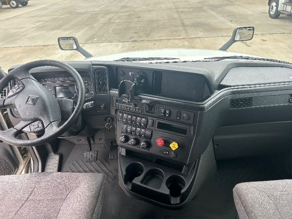 Sleeper Tractor-Heavy Duty Tractors-International-2023-LT625-Houston-TX-547,104\n\t\tmiles-$ 54,250 - Image 12