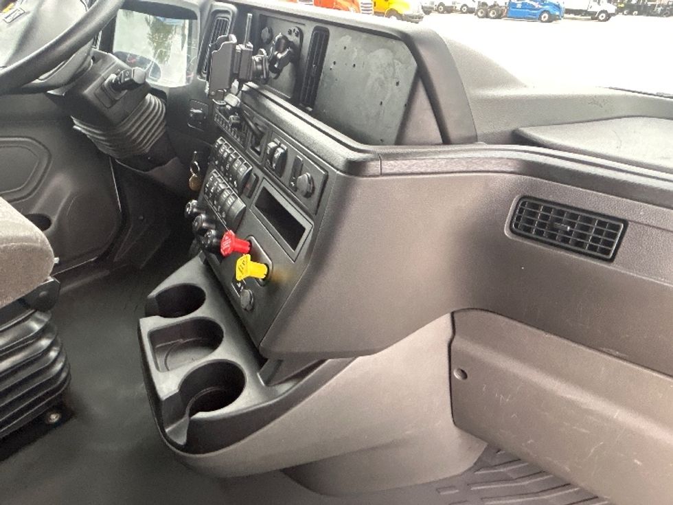 Sleeper Tractor-Heavy Duty Tractors-International-2023-LT625-Houston-TX-547,104\n\t\tmiles-$ 54,250 - Image 15