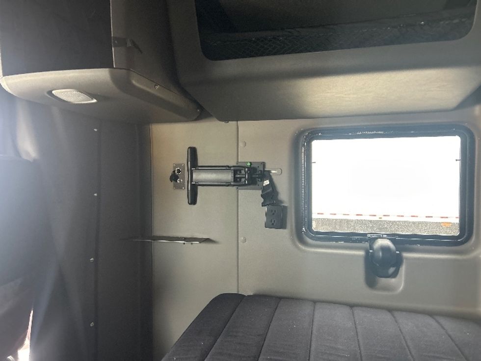 Sleeper Tractor-Heavy Duty Tractors-International-2023-LT625-Houston-TX-547,104\n\t\tmiles-$ 54,250 - Image 19