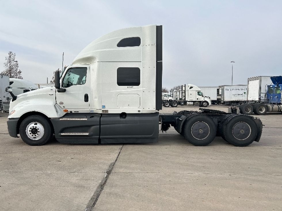 Sleeper Tractor-Heavy Duty Tractors-International-2023-LT625-Houston-TX-547,104\n\t\tmiles-$ 54,250 - Image 4