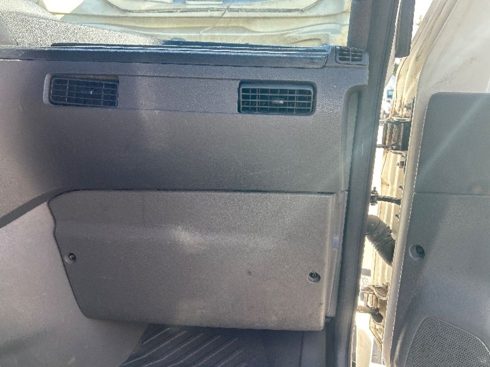 Sleeper Tractor-Heavy Duty Tractors-International-2023-LT625-Houston-TX-618,457\n\t\tmiles-$ 47,000 - Image 14