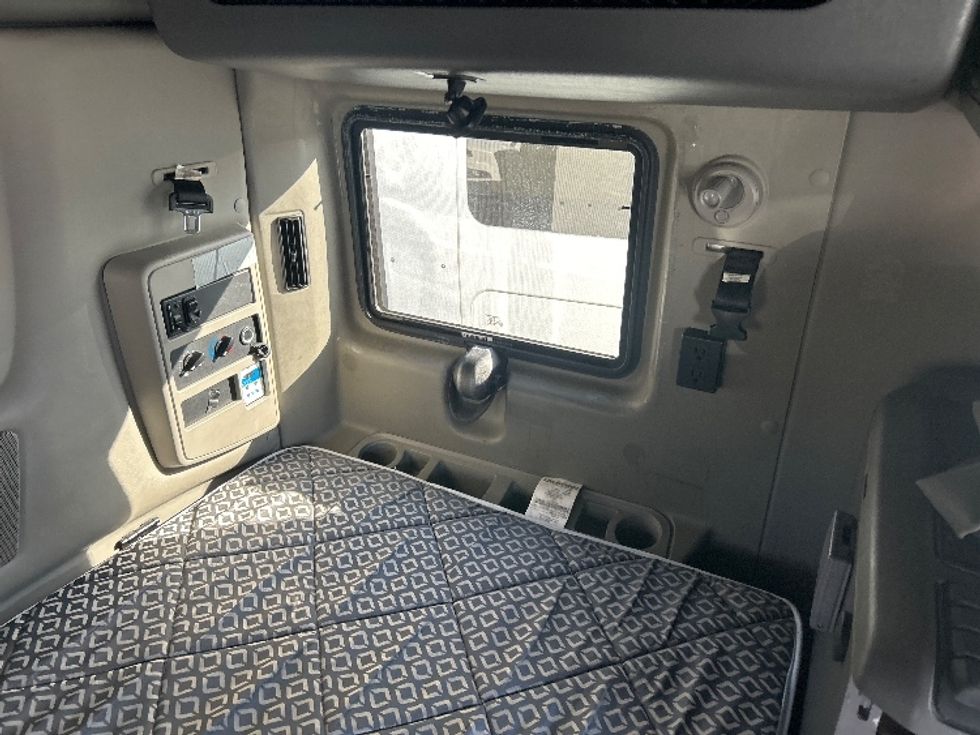 Sleeper Tractor-Heavy Duty Tractors-International-2023-LT625-Houston-TX-618,457\n\t\tmiles-$ 47,000 - Image 17