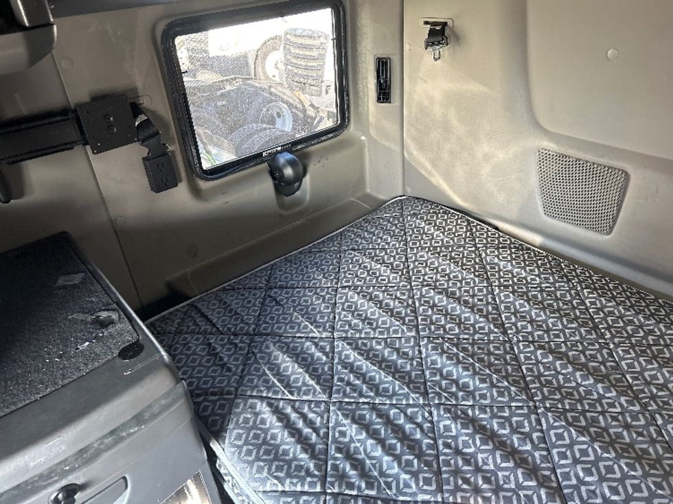 Sleeper Tractor-Heavy Duty Tractors-International-2023-LT625-Houston-TX-618,457\n\t\tmiles-$ 47,000 - Image 18