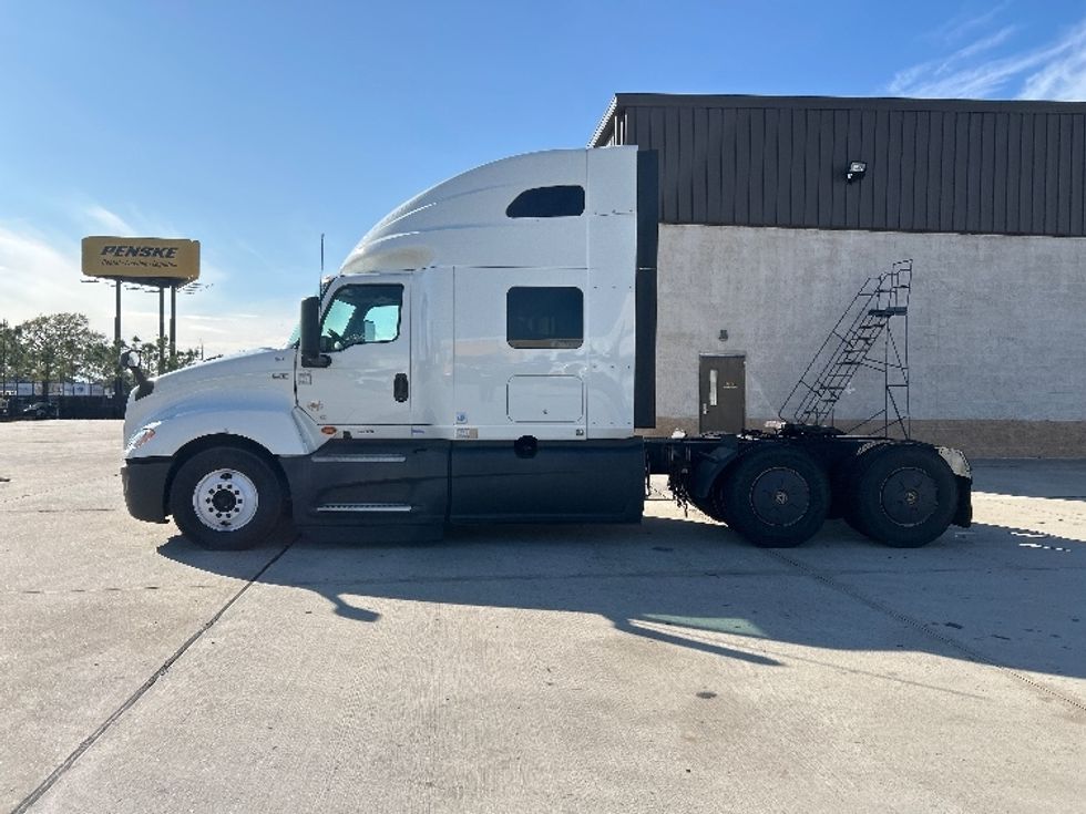 Sleeper Tractor-Heavy Duty Tractors-International-2023-LT625-Houston-TX-618,457\n\t\tmiles-$ 47,000 - Image 4