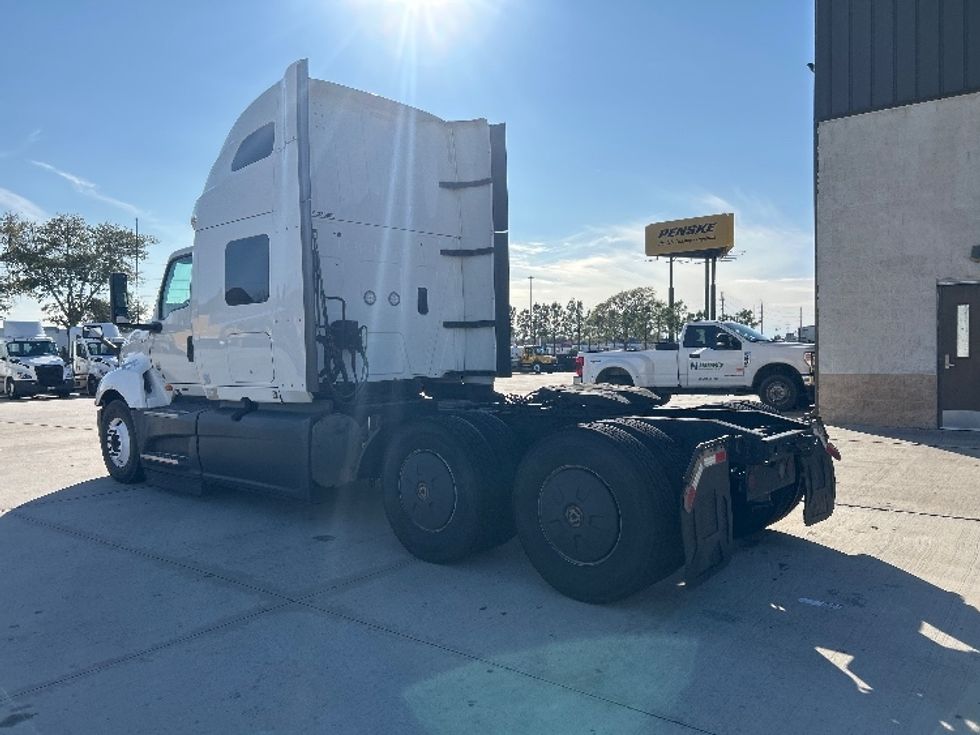 Sleeper Tractor-Heavy Duty Tractors-International-2023-LT625-Houston-TX-618,457\n\t\tmiles-$ 47,000 - Image 5