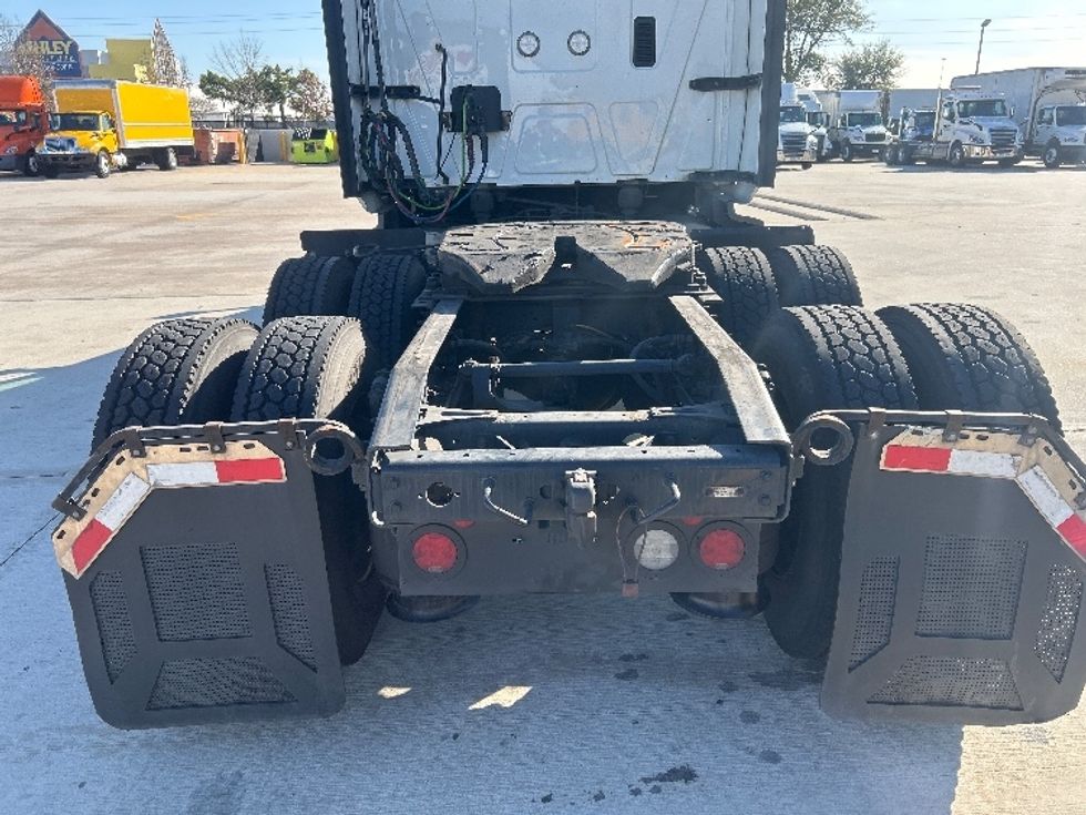 Sleeper Tractor-Heavy Duty Tractors-International-2023-LT625-Houston-TX-618,457\n\t\tmiles-$ 47,000 - Image 6