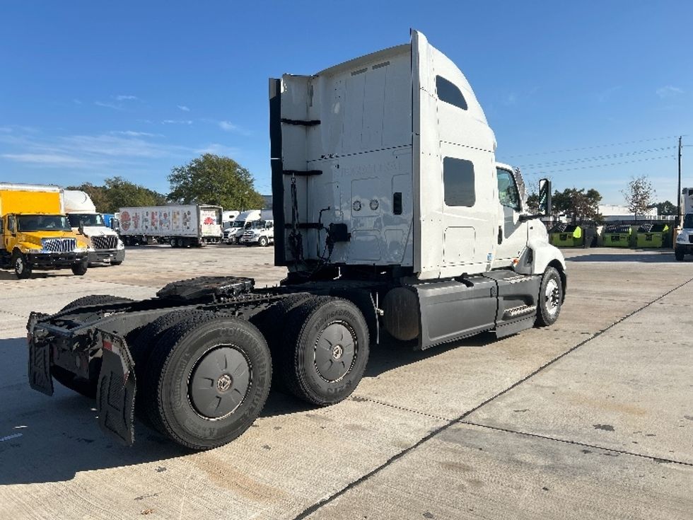 Sleeper Tractor-Heavy Duty Tractors-International-2023-LT625-Houston-TX-618,457\n\t\tmiles-$ 47,000 - Image 7