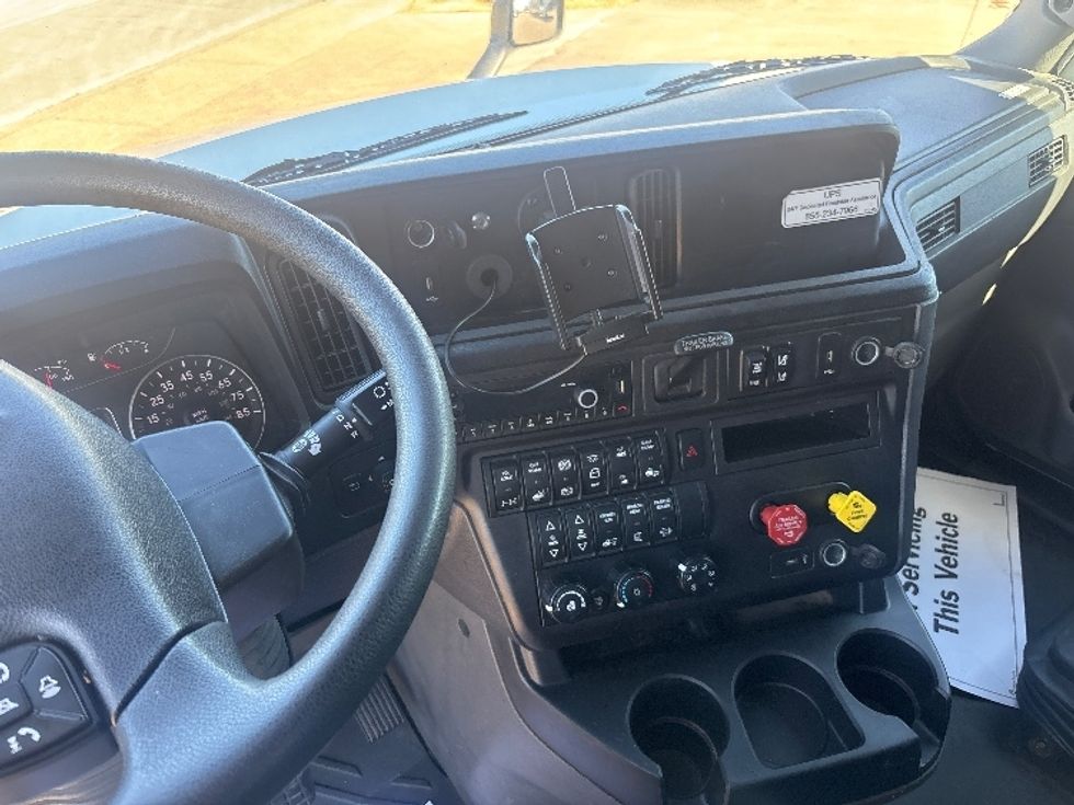 Sleeper Tractor-Heavy Duty Tractors-International-2023-LT625-Houston-TX-623,360\n\t\tmiles-$ 46,500 - Image 11