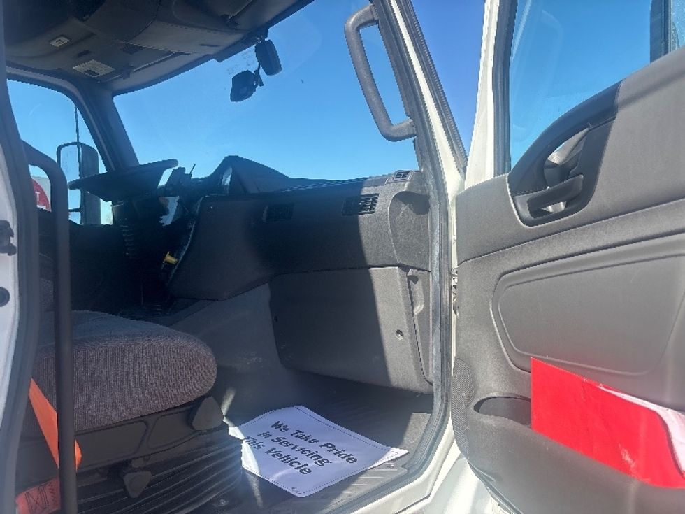 Sleeper Tractor-Heavy Duty Tractors-International-2023-LT625-Houston-TX-623,360\n\t\tmiles-$ 46,500 - Image 12