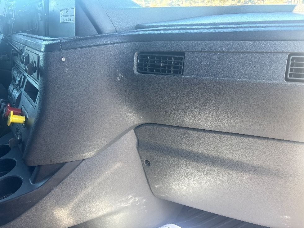 Sleeper Tractor-Heavy Duty Tractors-International-2023-LT625-Houston-TX-623,360\n\t\tmiles-$ 46,500 - Image 13