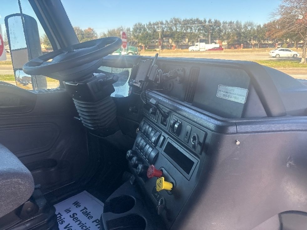 Sleeper Tractor-Heavy Duty Tractors-International-2023-LT625-Houston-TX-623,360\n\t\tmiles-$ 46,500 - Image 14