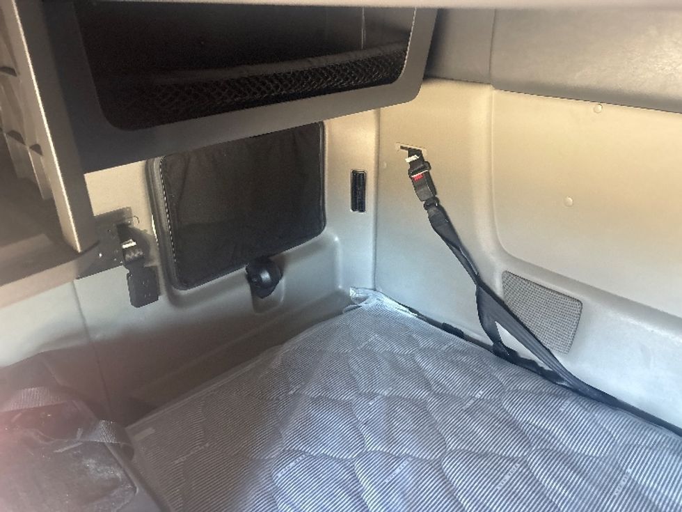 Sleeper Tractor-Heavy Duty Tractors-International-2023-LT625-Houston-TX-623,360\n\t\tmiles-$ 46,500 - Image 16