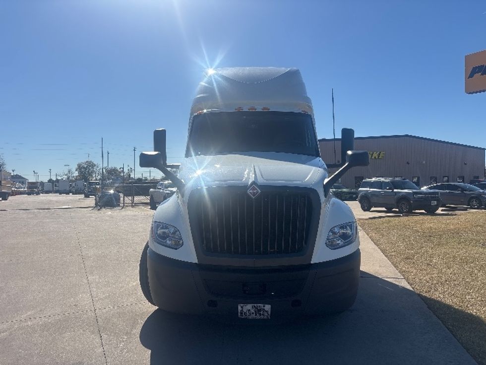 Sleeper Tractor-Heavy Duty Tractors-International-2023-LT625-Houston-TX-623,360\n\t\tmiles-$ 46,500 - Image 2
