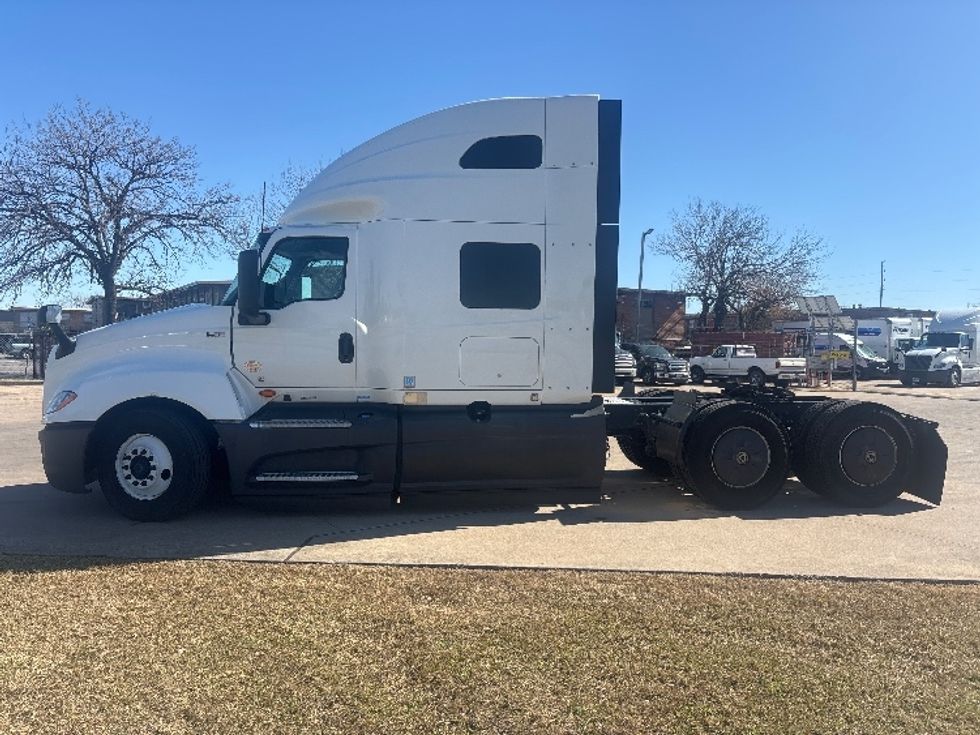 Sleeper Tractor-Heavy Duty Tractors-International-2023-LT625-Houston-TX-623,360\n\t\tmiles-$ 46,500 - Image 4