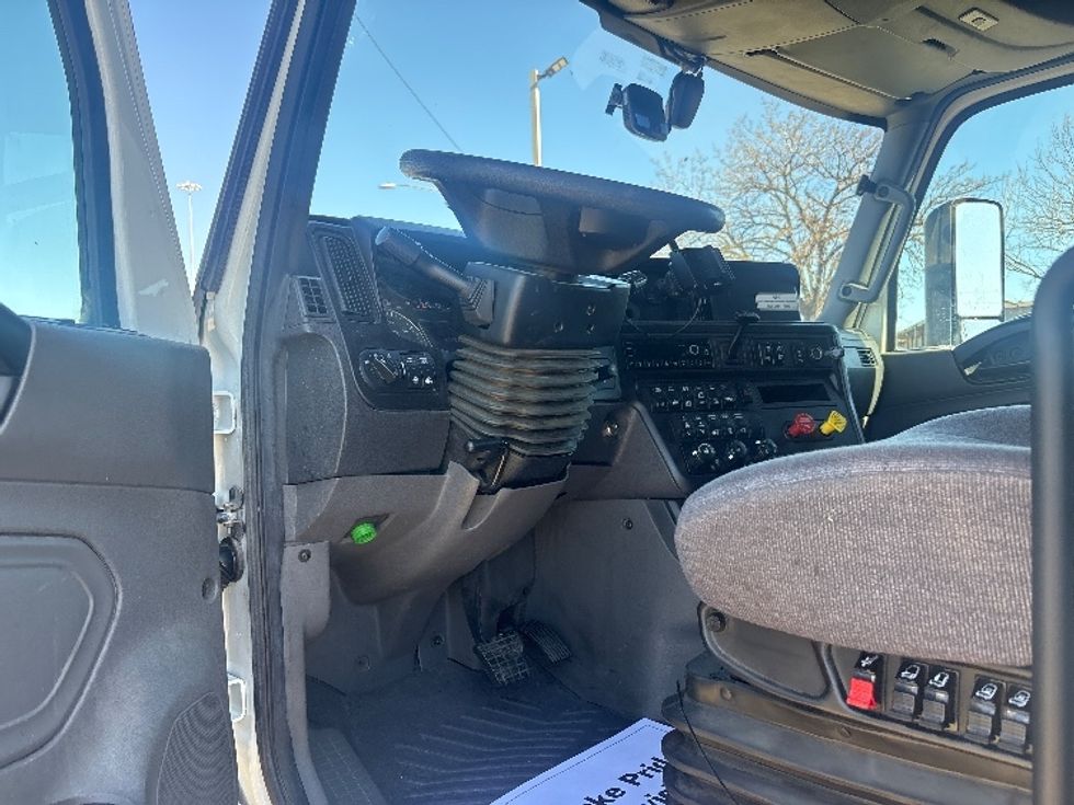 Sleeper Tractor-Heavy Duty Tractors-International-2023-LT625-Houston-TX-623,360\n\t\tmiles-$ 46,500 - Image 9