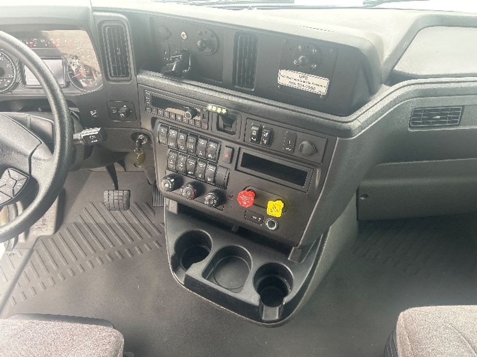 Sleeper Tractor-Heavy Duty Tractors-International-2023-LT625-Houston-TX-646,496\n\t\tmiles-$ 44,000 - Image 12