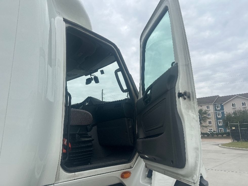 Sleeper Tractor-Heavy Duty Tractors-International-2023-LT625-Houston-TX-646,496\n\t\tmiles-$ 44,000 - Image 13