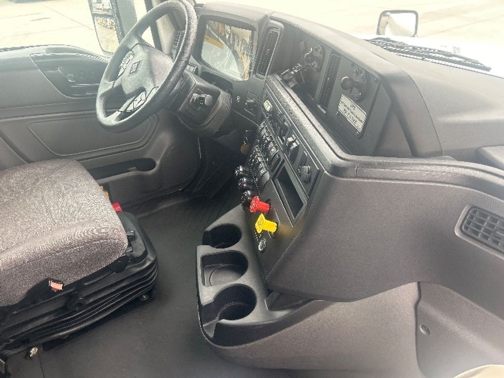 Sleeper Tractor-Heavy Duty Tractors-International-2023-LT625-Houston-TX-646,496\n\t\tmiles-$ 44,000 - Image 15