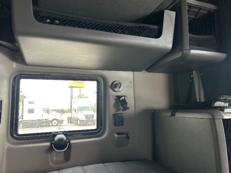 Sleeper Tractor-Heavy Duty Tractors-International-2023-LT625-Houston-TX-646,496\n\t\tmiles-$ 44,000 - Image 18