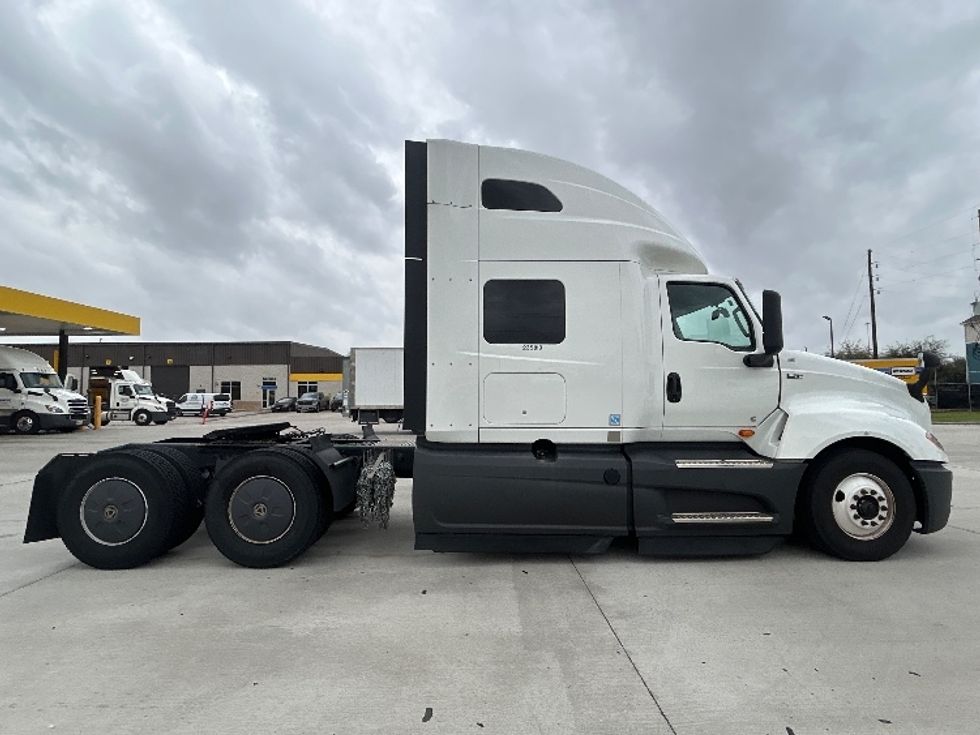 Sleeper Tractor-Heavy Duty Tractors-International-2023-LT625-Houston-TX-646,496\n\t\tmiles-$ 44,000 - Image 8