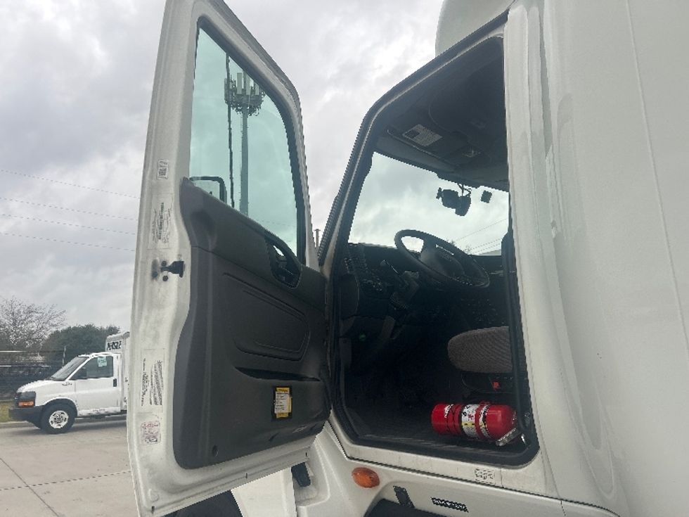 Sleeper Tractor-Heavy Duty Tractors-International-2023-LT625-Houston-TX-646,496\n\t\tmiles-$ 44,000 - Image 9