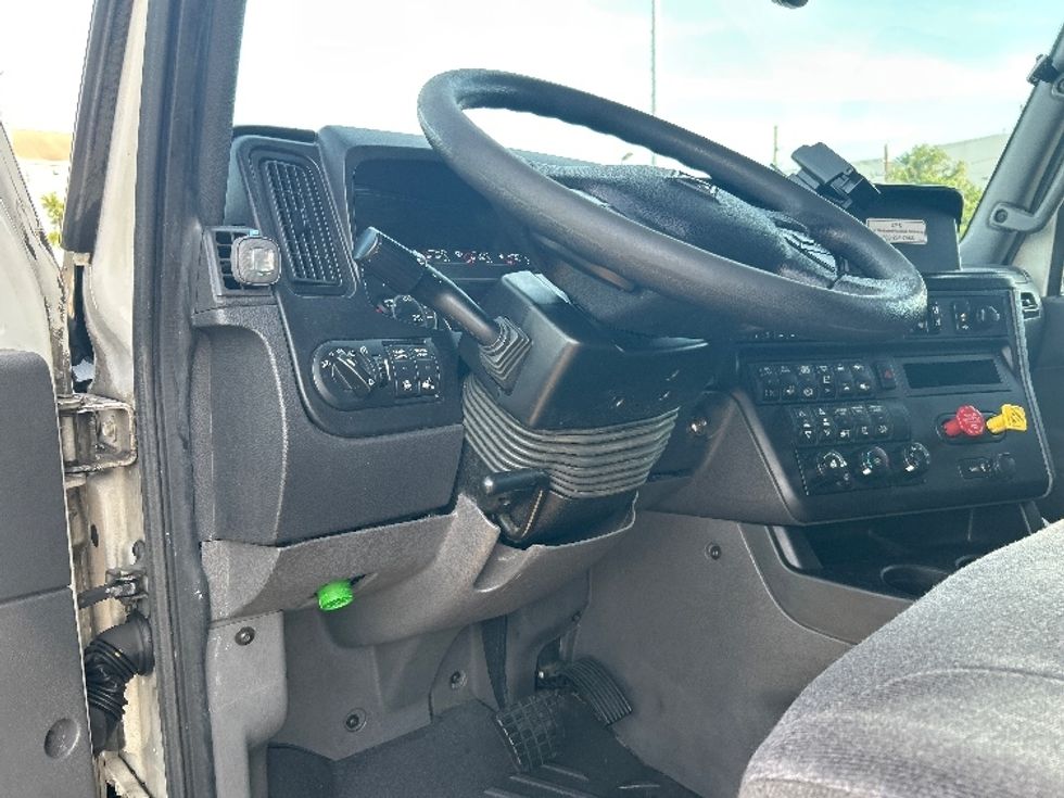 Sleeper Tractor-Heavy Duty Tractors-International-2023-LT625-Houston-TX-792,391\n\t\tmiles-$ 35,500 - Image 10