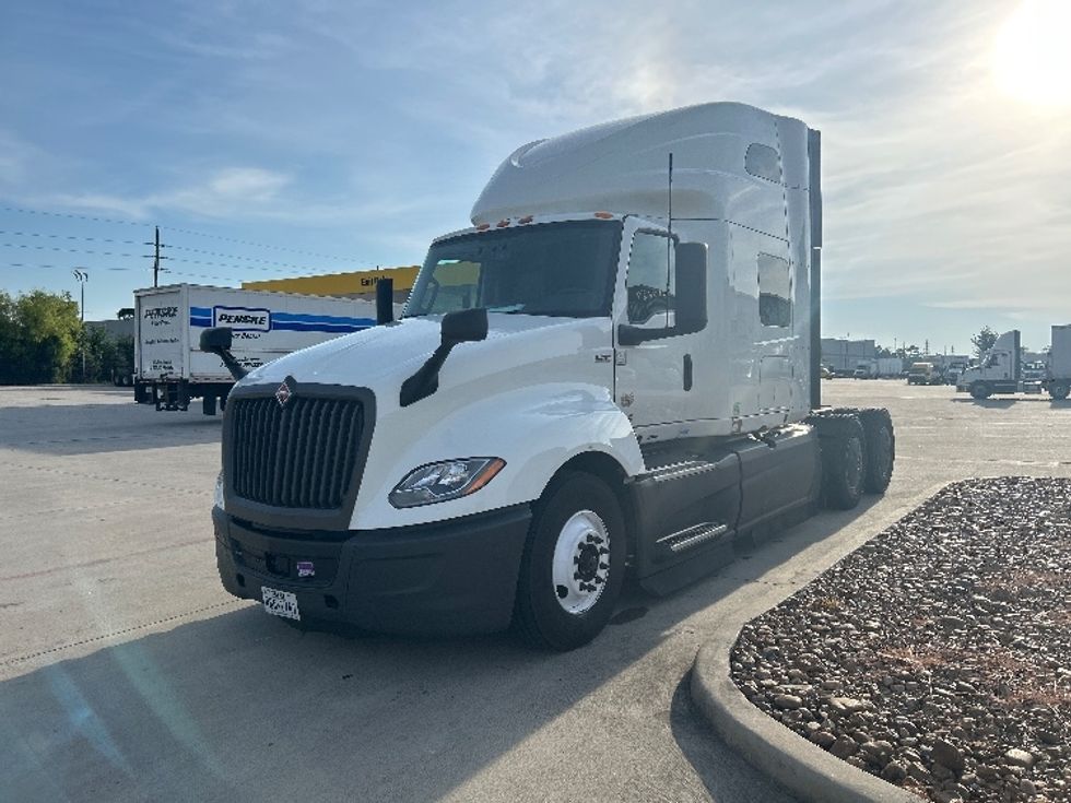Sleeper Tractor-Heavy Duty Tractors-International-2023-LT625-Houston-TX-792,391\n\t\tmiles-$ 35,500 - Image 3