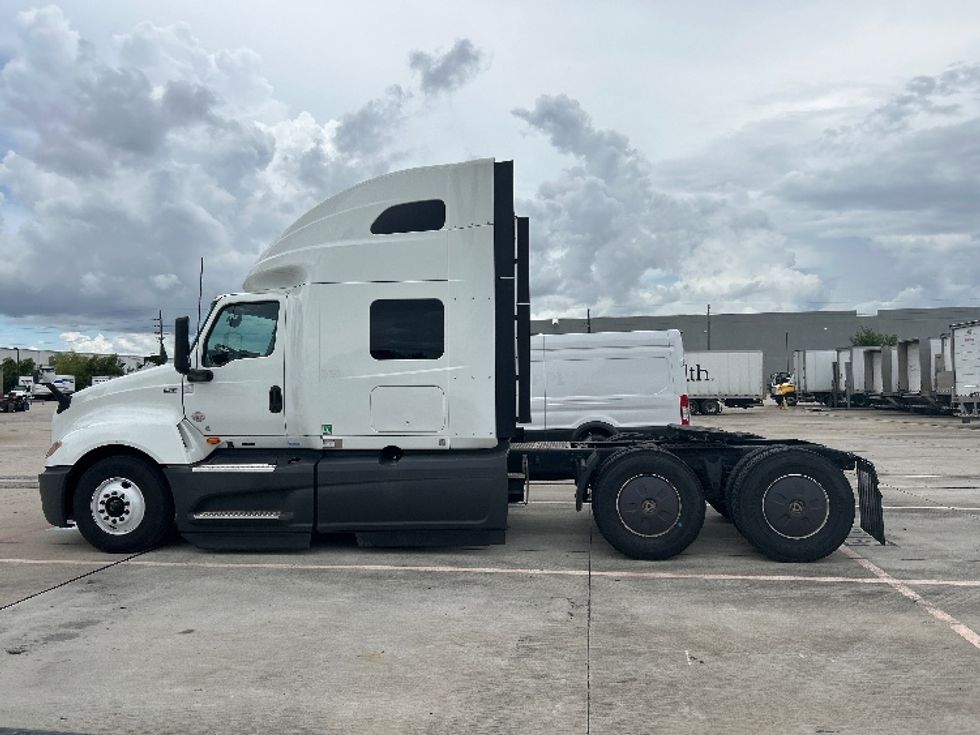 Sleeper Tractor-Heavy Duty Tractors-International-2023-LT625-Houston-TX-792,391\n\t\tmiles-$ 35,500 - Image 4