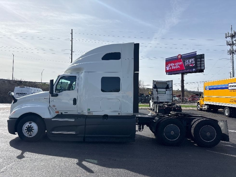 Sleeper Tractor-Heavy Duty Tractors-International-2023-LT625-Indianapolis-IN-473,674\n\t\tmiles-$ 57,500 - Image 4