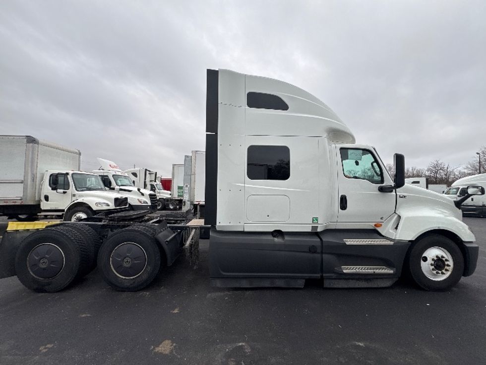 Sleeper Tractor-Heavy Duty Tractors-International-2023-LT625-Indianapolis-IN-473,674\n\t\tmiles-$ 57,500 - Image 8