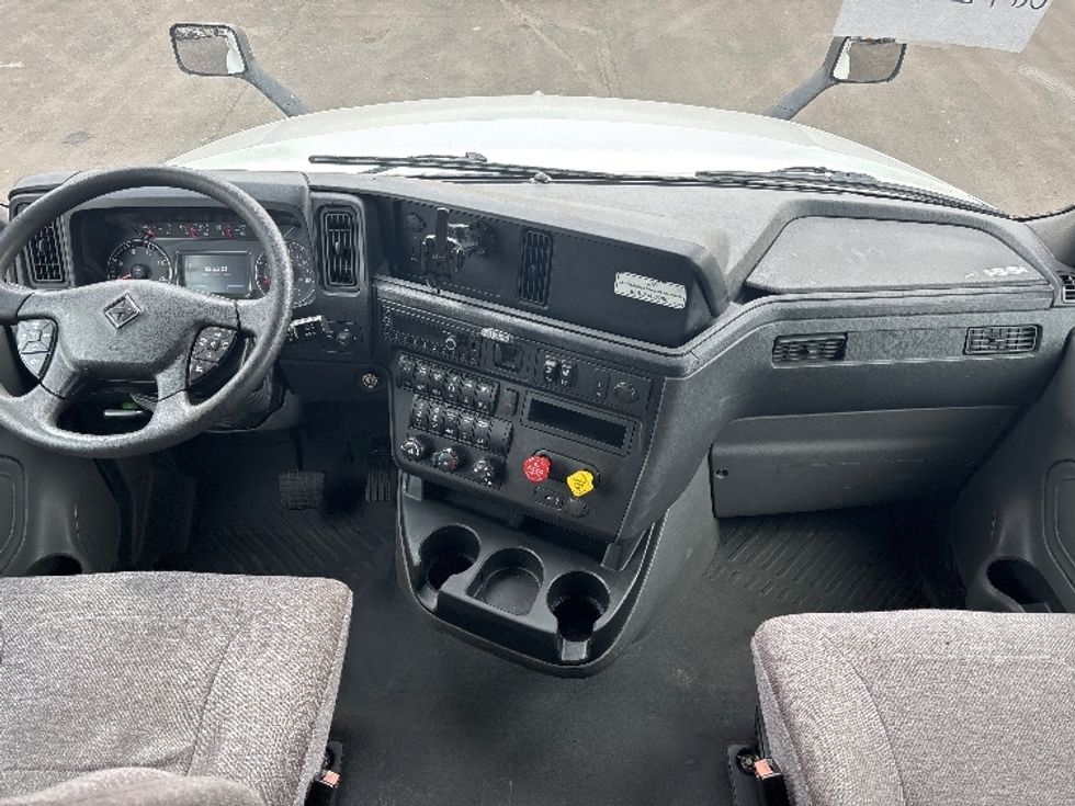 Sleeper Tractor-Heavy Duty Tractors-International-2023-LT625-Indianapolis-IN-625,300\n\t\tmiles-$ 43,250 - Image 12