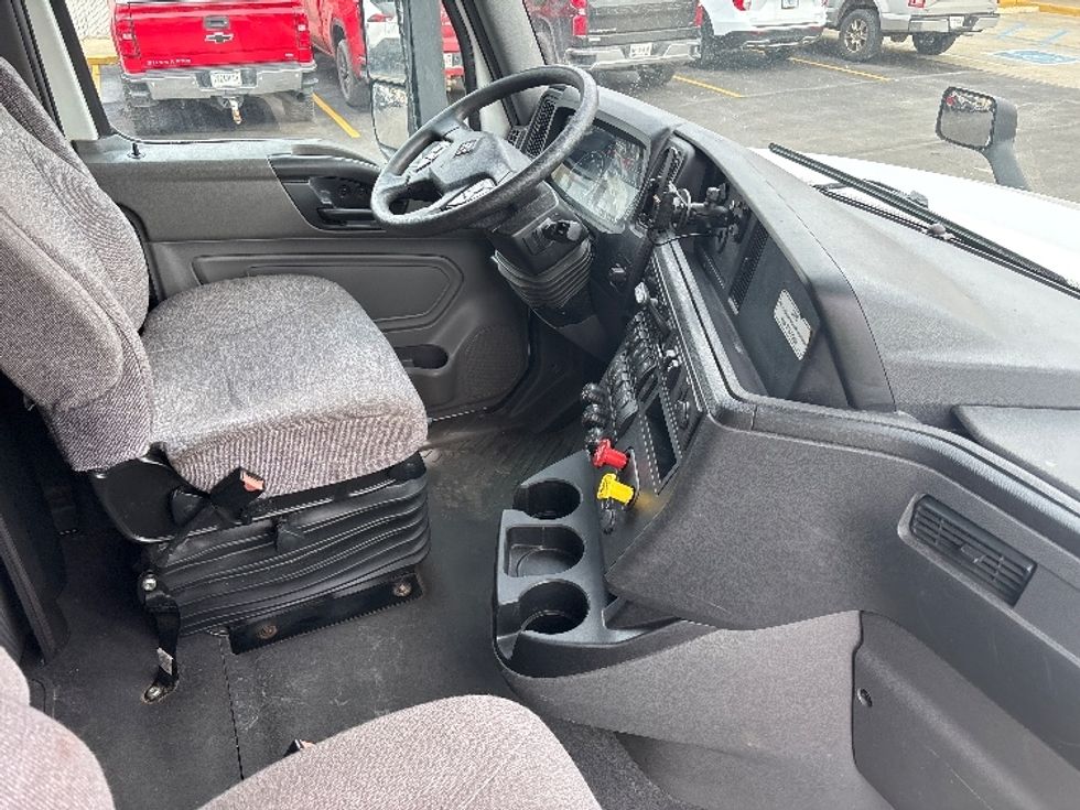 Sleeper Tractor-Heavy Duty Tractors-International-2023-LT625-Indianapolis-IN-625,300\n\t\tmiles-$ 43,250 - Image 15