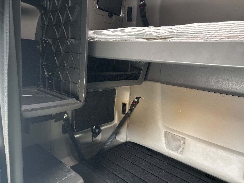 Sleeper Tractor-Heavy Duty Tractors-International-2023-LT625-Indianapolis-IN-625,300\n\t\tmiles-$ 43,250 - Image 19