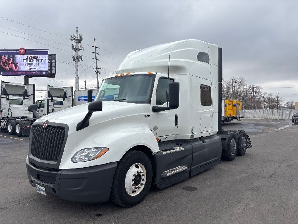 Sleeper Tractor-Heavy Duty Tractors-International-2023-LT625-Indianapolis-IN-625,300\n\t\tmiles-$ 43,250 - Image 3