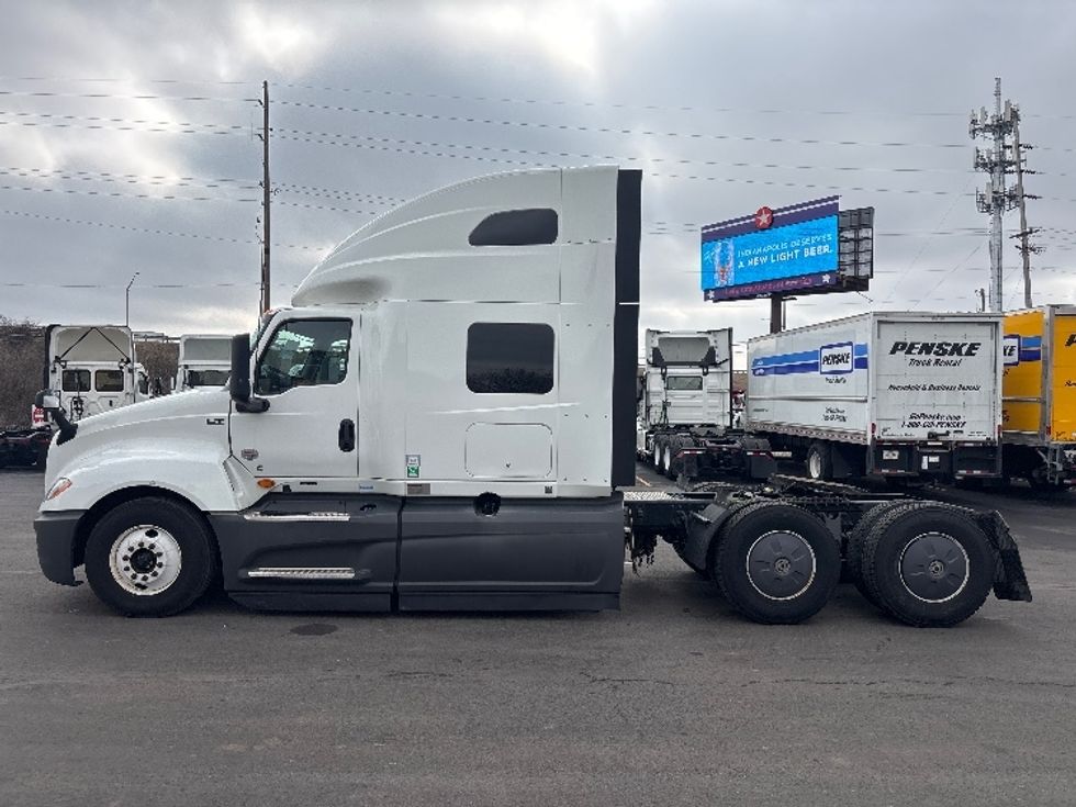 Sleeper Tractor-Heavy Duty Tractors-International-2023-LT625-Indianapolis-IN-625,300\n\t\tmiles-$ 43,250 - Image 4