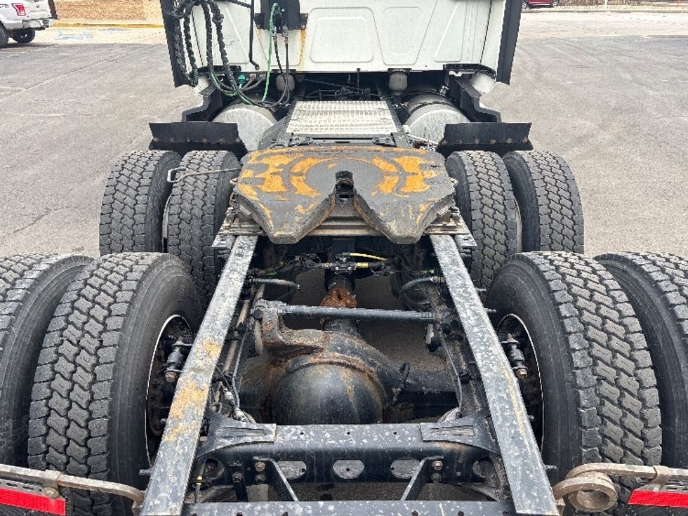 Sleeper Tractor-Heavy Duty Tractors-International-2023-LT625-Indianapolis-IN-625,300\n\t\tmiles-$ 43,250 - Image 6