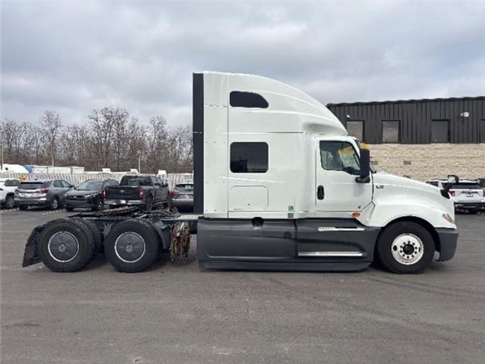 Sleeper Tractor-Heavy Duty Tractors-International-2023-LT625-Indianapolis-IN-625,300\n\t\tmiles-$ 43,250 - Image 8