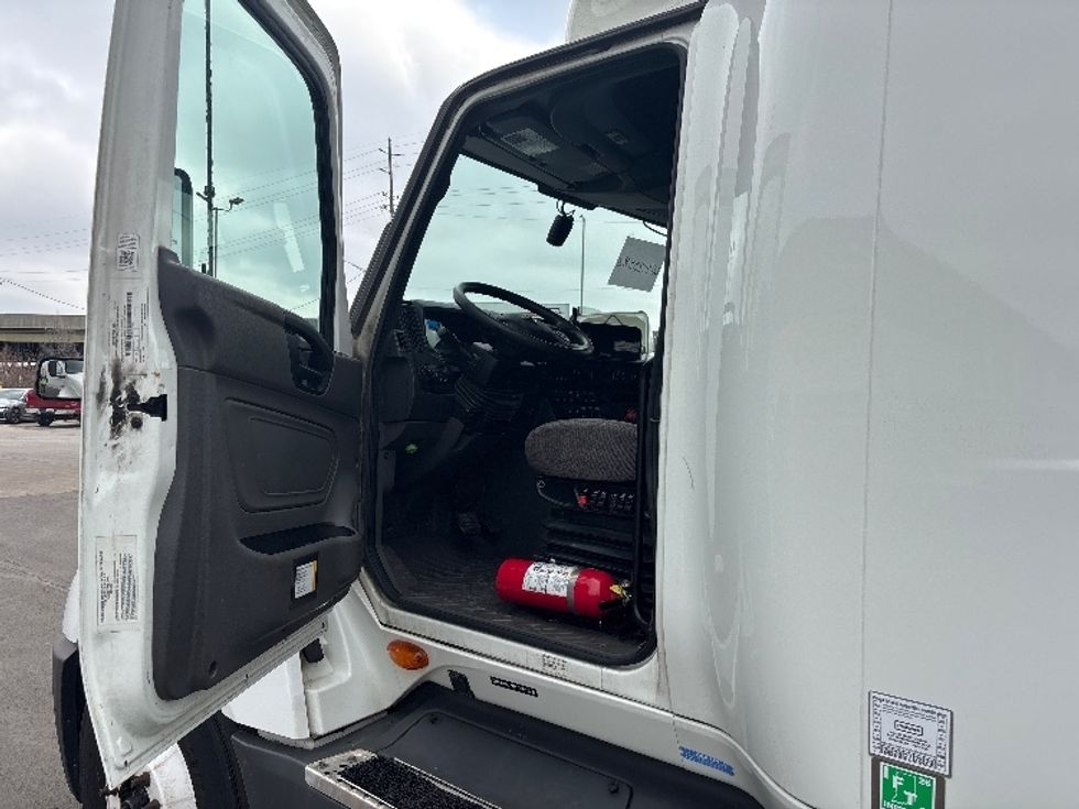 Sleeper Tractor-Heavy Duty Tractors-International-2023-LT625-Indianapolis-IN-625,300\n\t\tmiles-$ 43,250 - Image 9